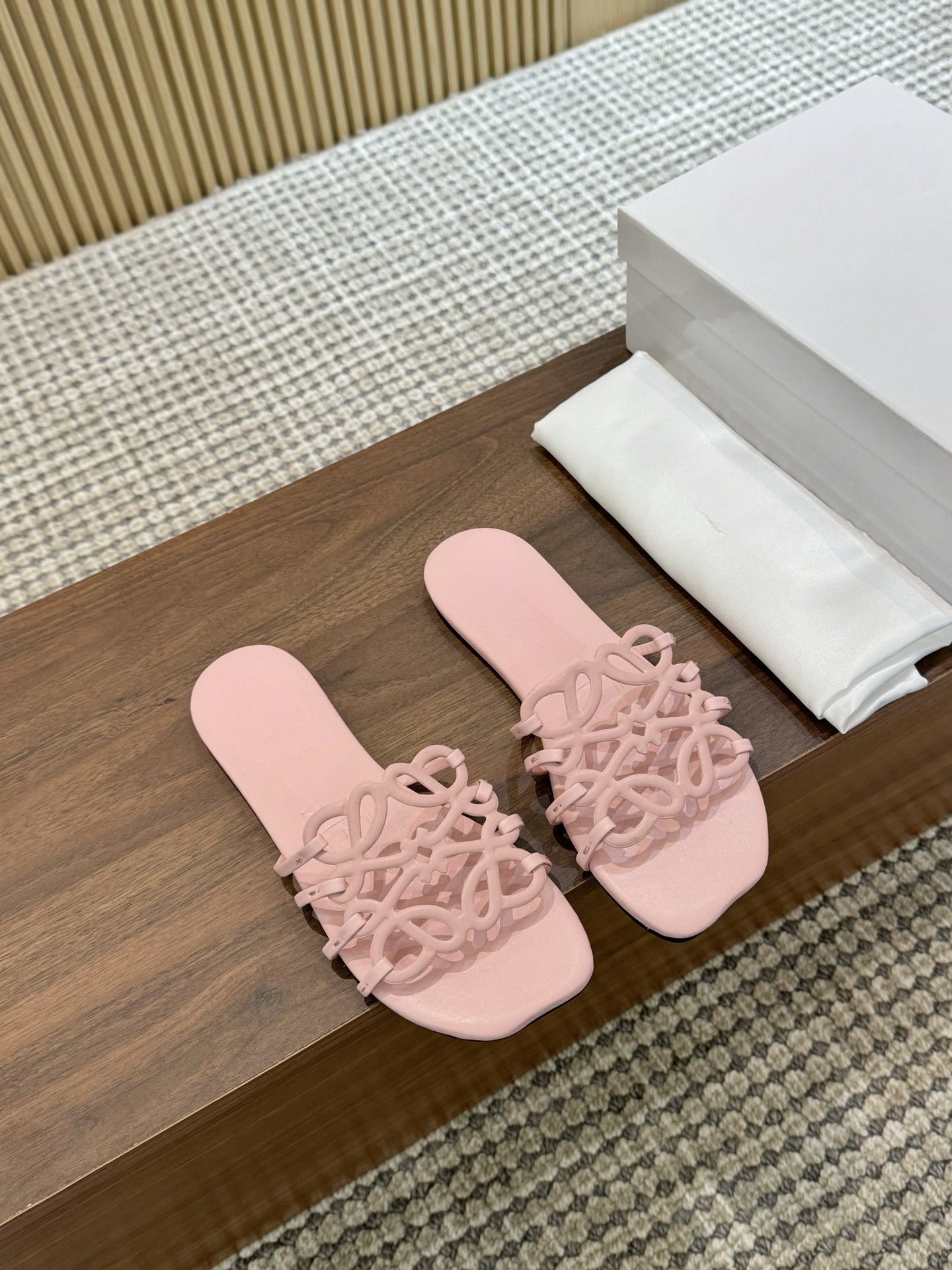 Women's new fashion Joker hollow design thin bottom flat slippers sandals have a shoe box