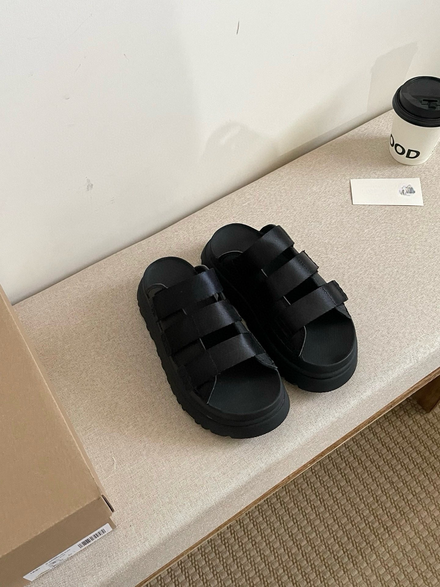 Women's New Fashion Joker Casual Thick-soled Hook and Loop Soft-soled Candy-colored Slippers and Sandals Have A Shoe Box.