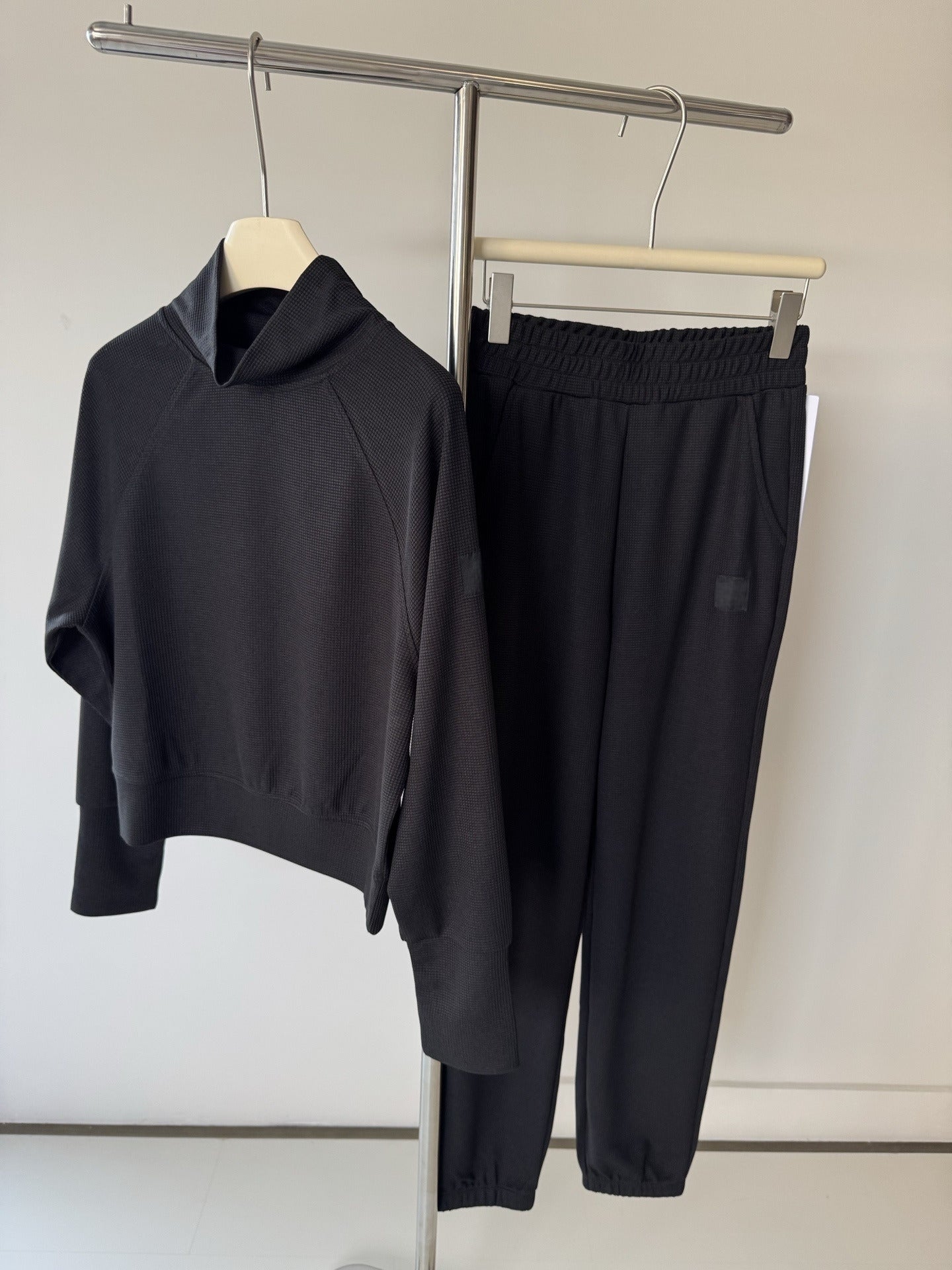 חליפת ספורט ארוכת שרוולים עם צווארון גבוה ואופנה חדשה לנשים