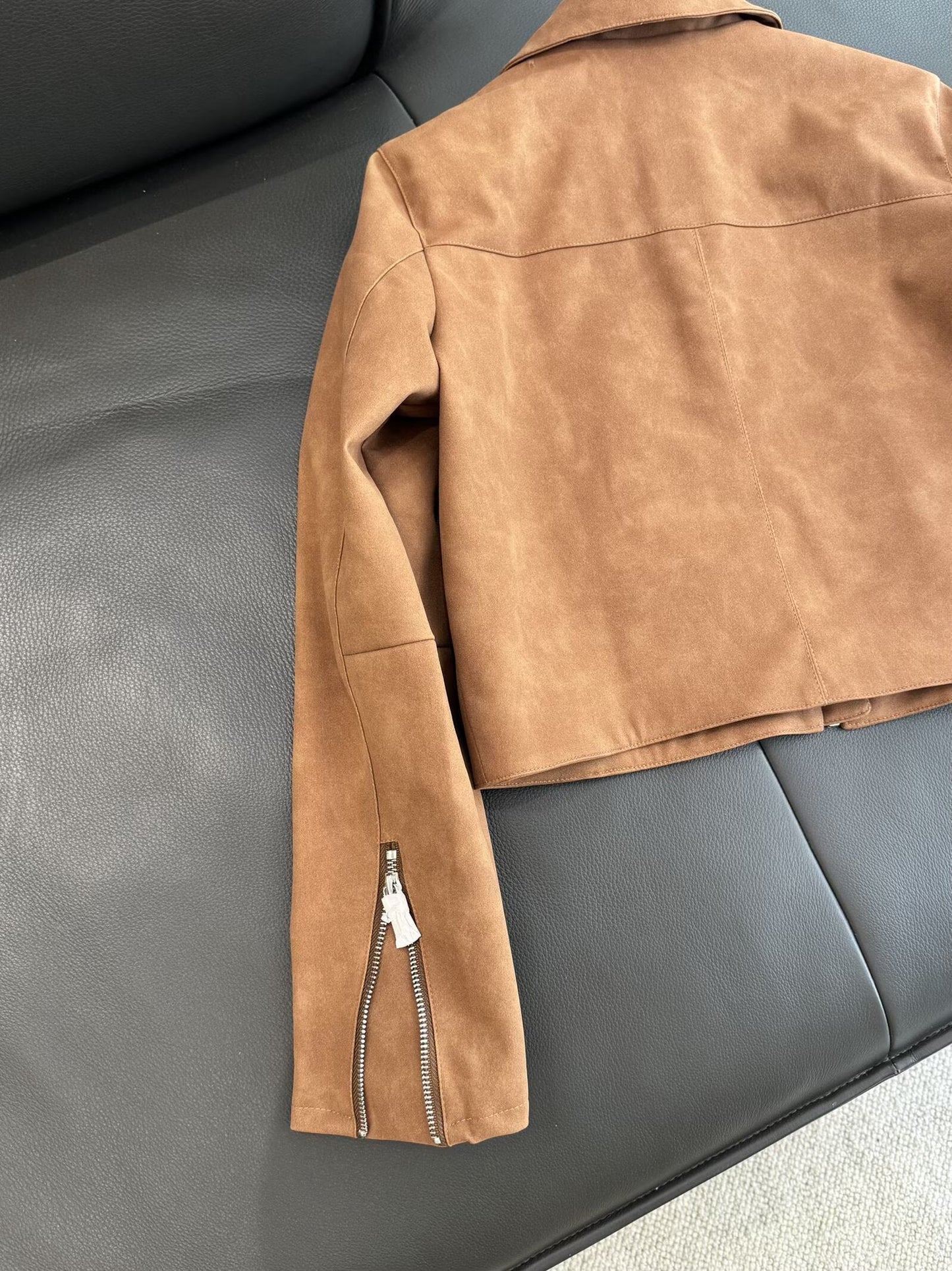 מעיל דמוי עור קצר עם דש קצר לנשים לשנת 2025