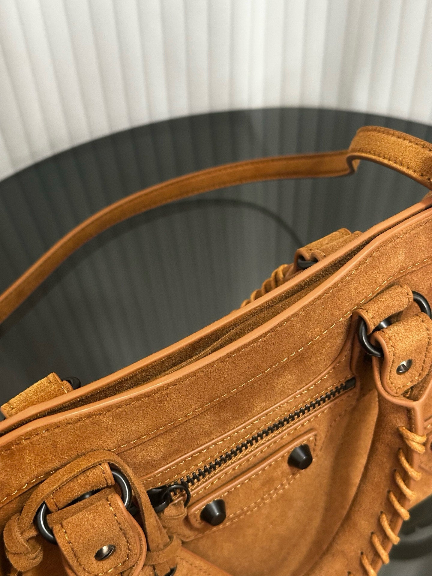 Women's New Fashion Joker Large-capacity Retro Zipper Rivet Decorative Shoulder Bag Messenger Bag