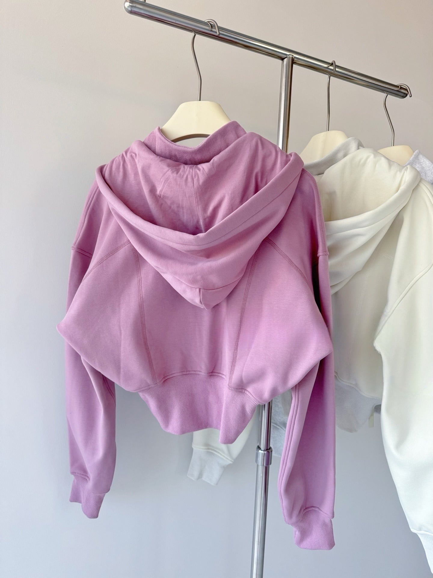 סווטשירט קז'ואל רב-תכליתי חדש לנשים של LU עם קפוצ'ון ורוכסן מוברש