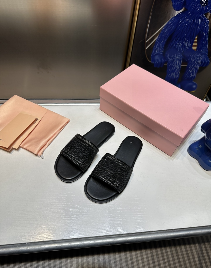 Women's New Casual Joker Holiday Style Letter Woven Flat-bottomed Thin-bottomed Beach Slippers