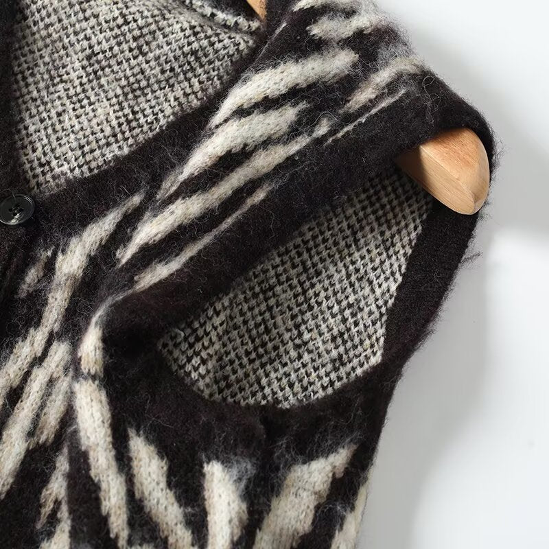 Women's new fashion V-neck buckle striped knitted vest