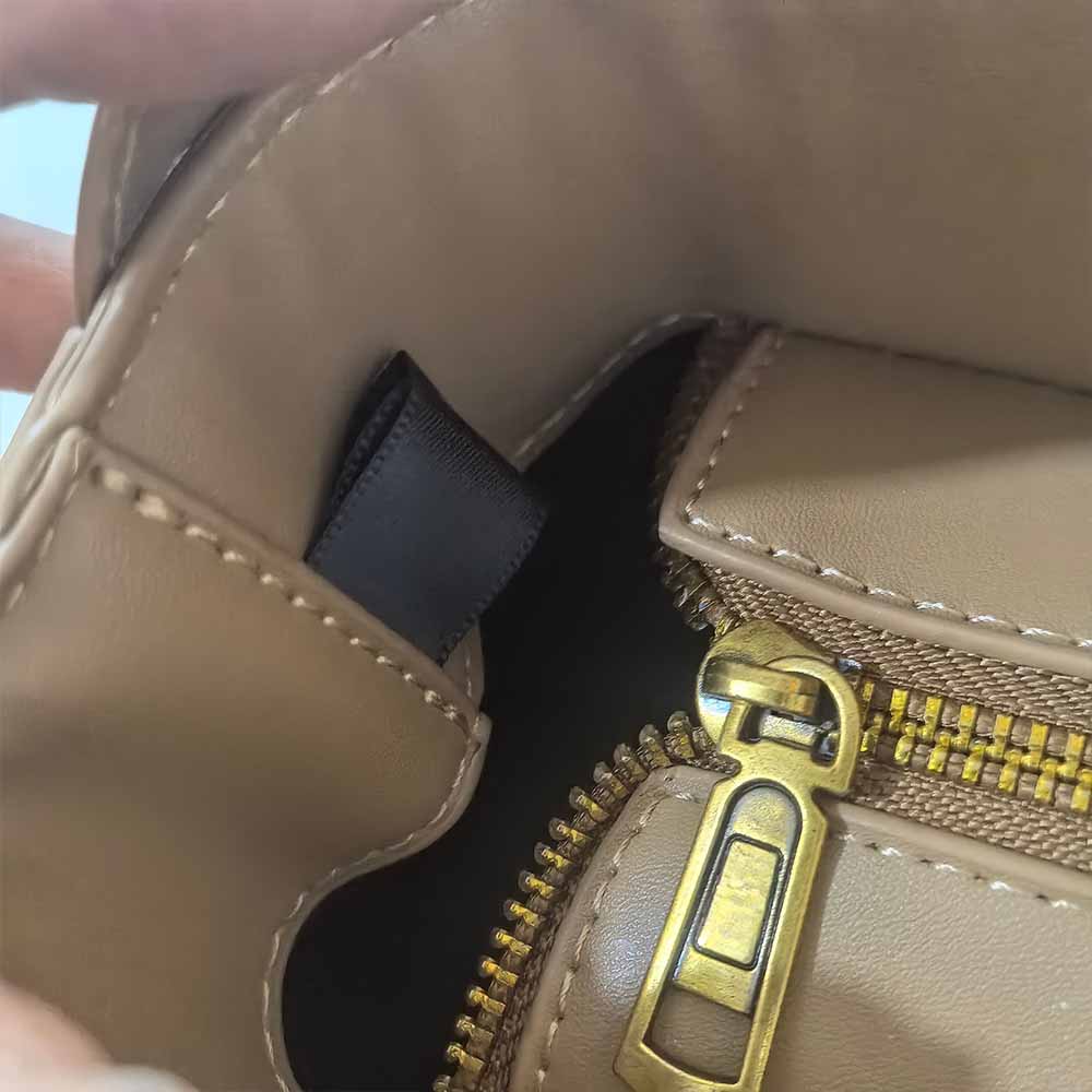 תיק דלי לנשים עם קופסה, תיק אופנה חדשה עם קיבולת גדולה של ג'וקר ואביזרים של אותיות