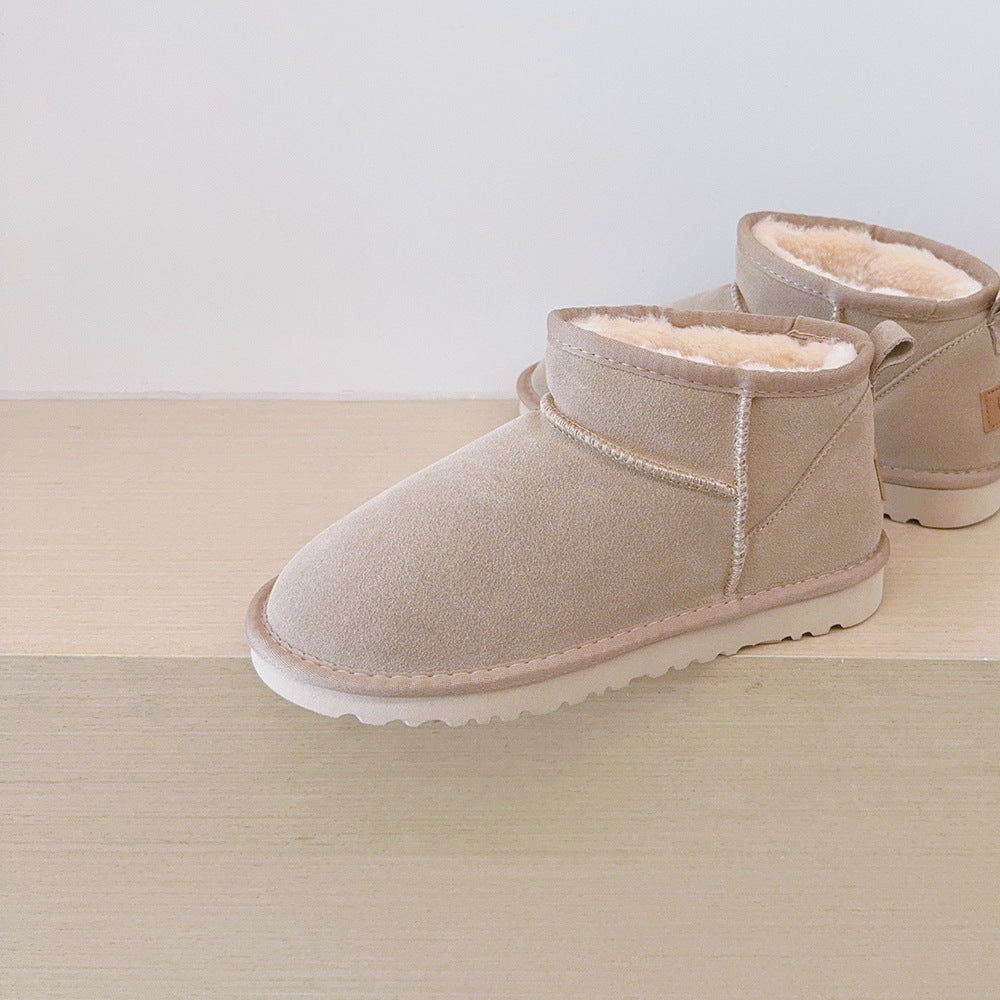 Women's new velvet short snow boots have a shoe box