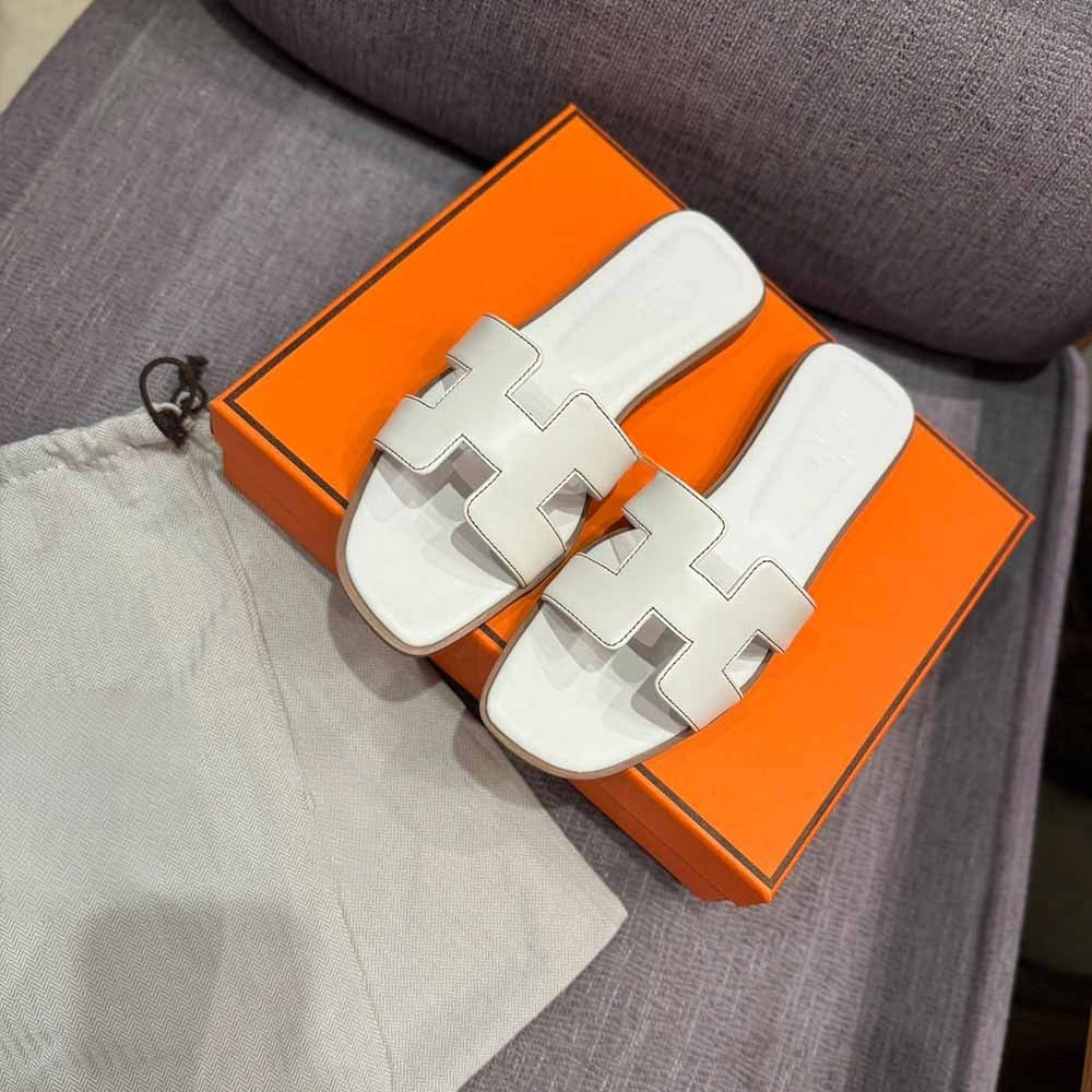 סנדלים שטוחים ודקים עם עקבים גבוהים לנשים, אופנתיים וקז'ואל.