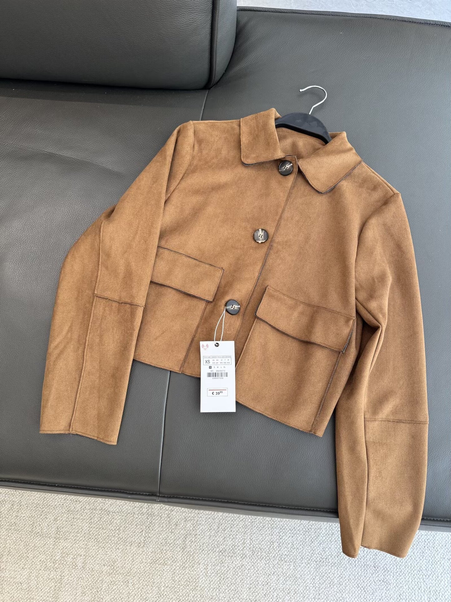 מעיל קצר עם רוכסן ואפקט עור אנטי-זמש לנשים לשנת 2025