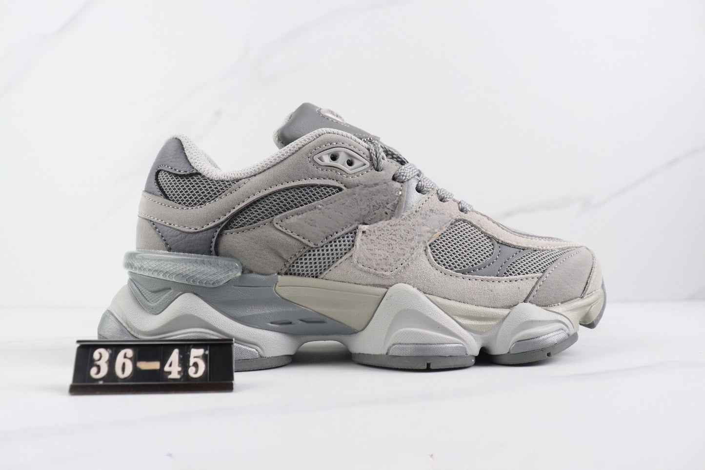 Men and Women with The New Casual Joker Sneakers Retro Shock-absorbing Running Shoes Fabric Material Daddy Shoes.