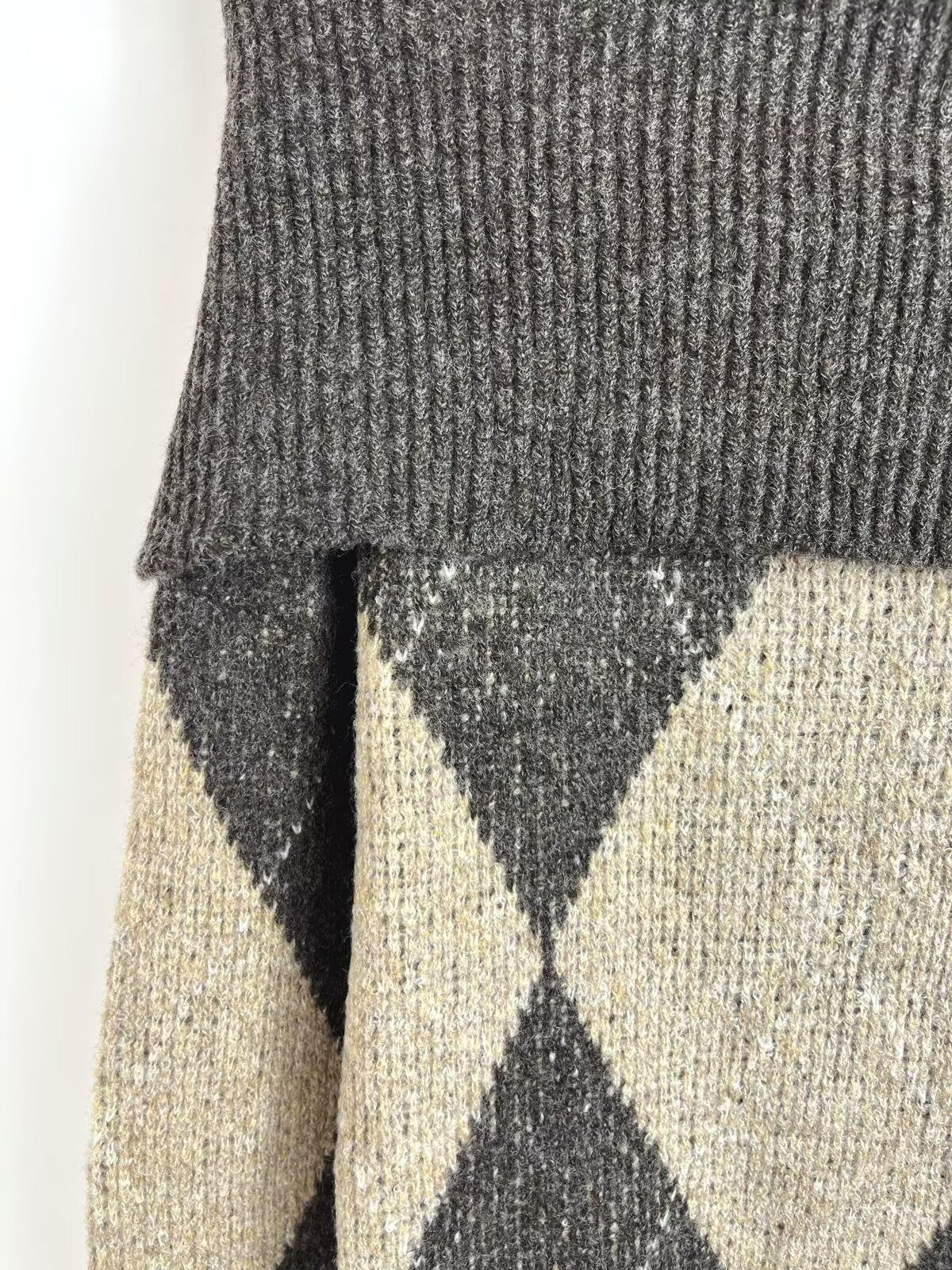 סוודר סרוג ללא כתפיות עם מרקם רך ויהלומים לנשים