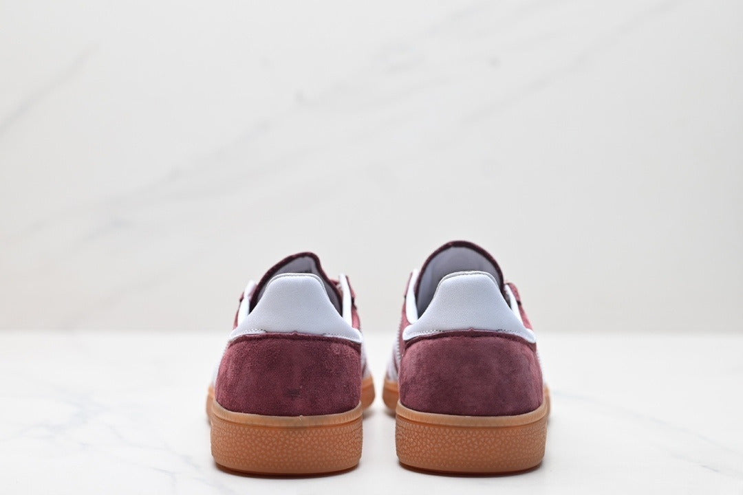 New classic thin-soled casual sneakers have a shoe box