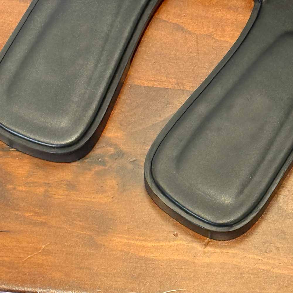 סנדלים שטוחים רקומים מעור ג'וקר לנשים אופנתיות חדשות.