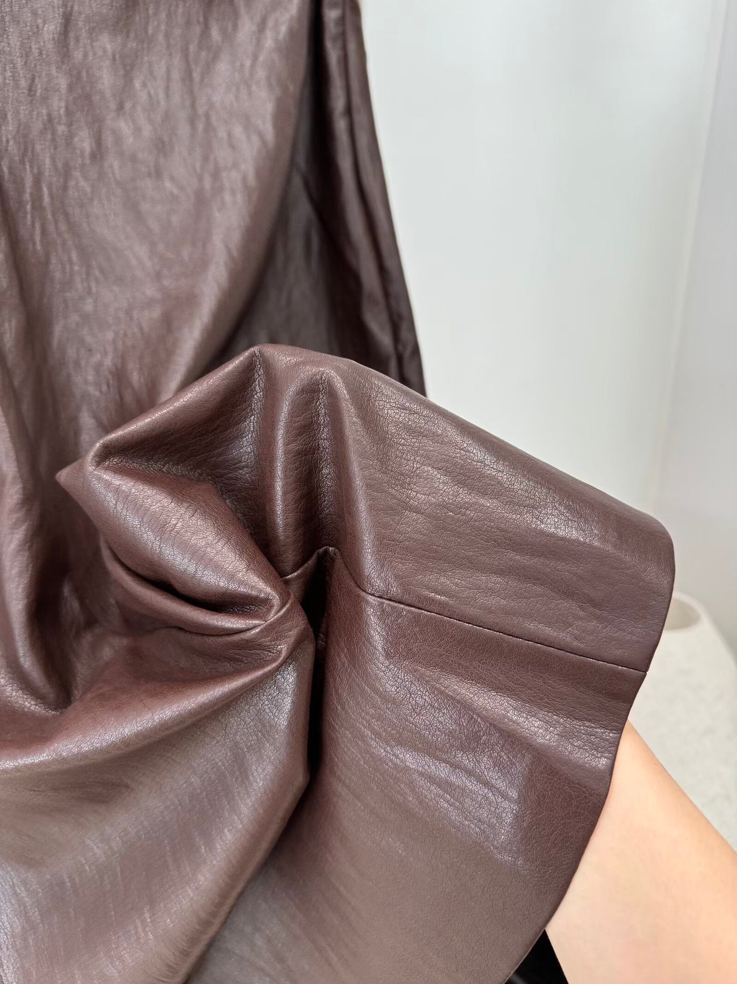 חצאית מידי בגזרה מזדמנת עם חגורה לנשים