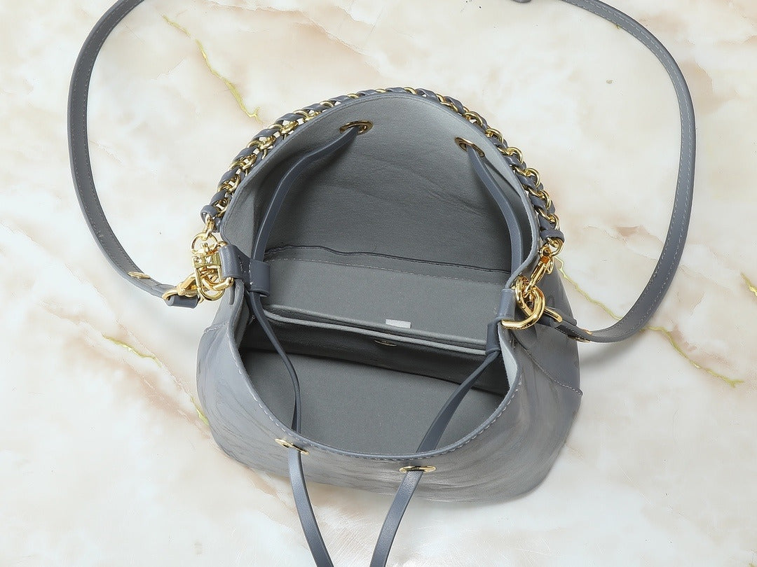 תיק כתף לנשים דגם ג'וקר החדש עם שרשרת קלועה בקיבולת גדולה