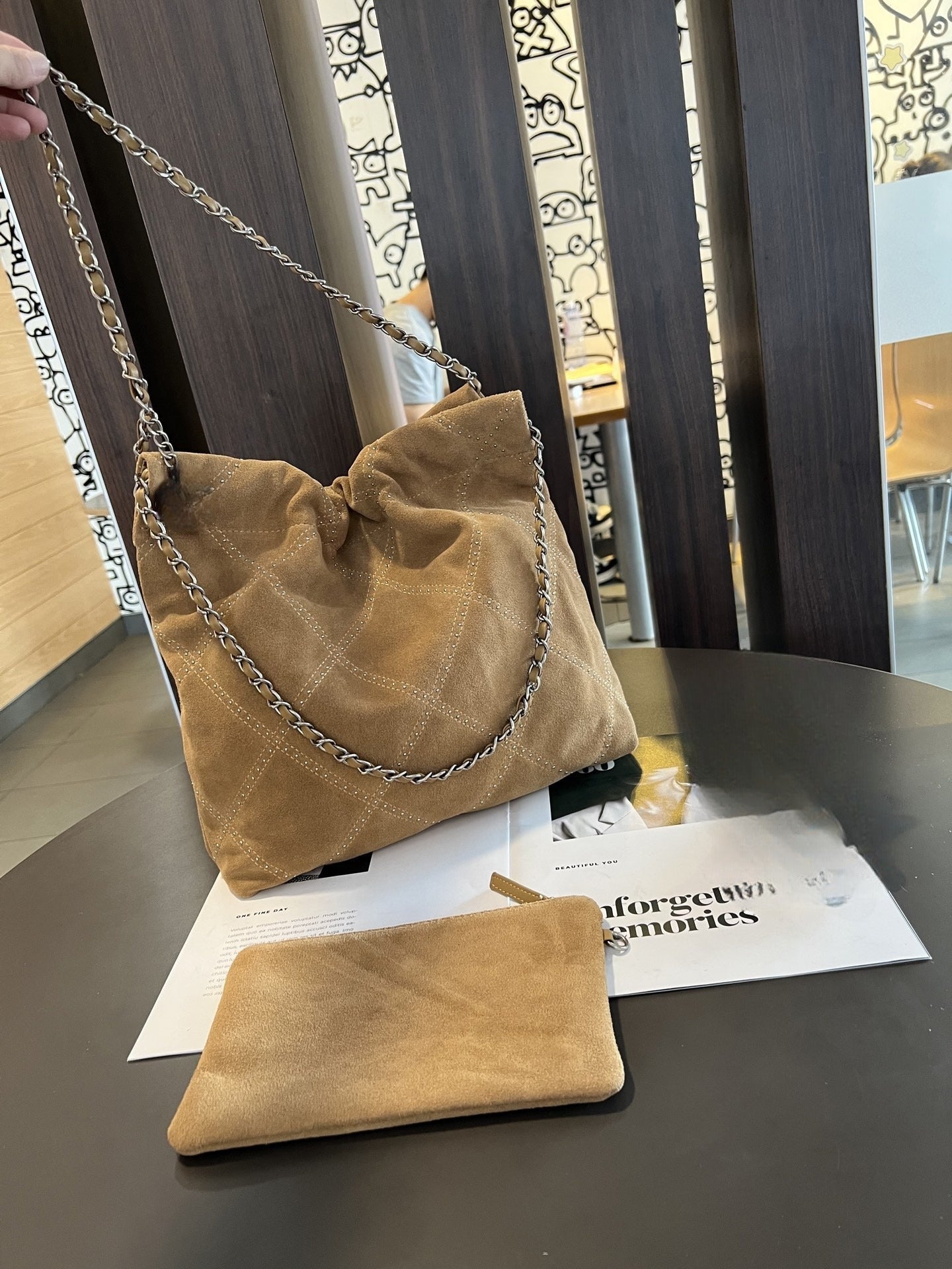 Women's New Joker Large-capacity Suede Drawstring Chain Design Rivet Decorative Shoulder Bag