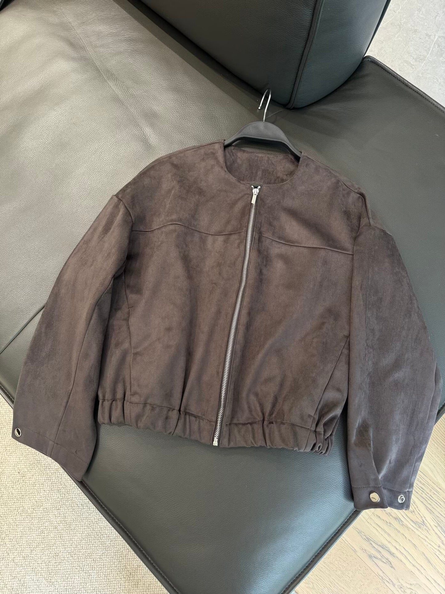 מעיל אופנה חדש לנשים עם רוכסן וצווארון O ואפקט אנטי-זמש