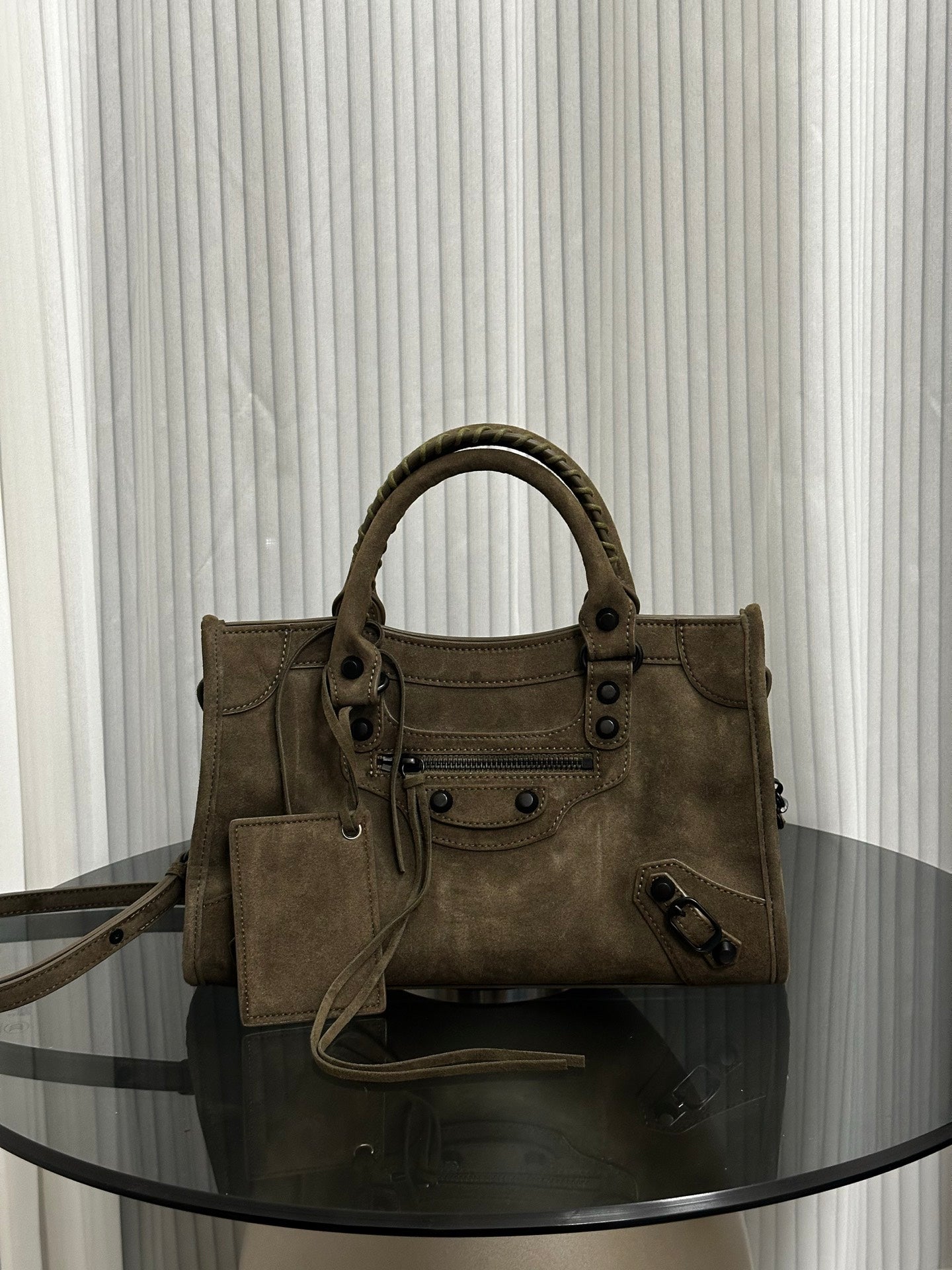 Women's New Fashion Joker Large-capacity Retro Zipper Rivet Decorative Shoulder Bag Messenger Bag