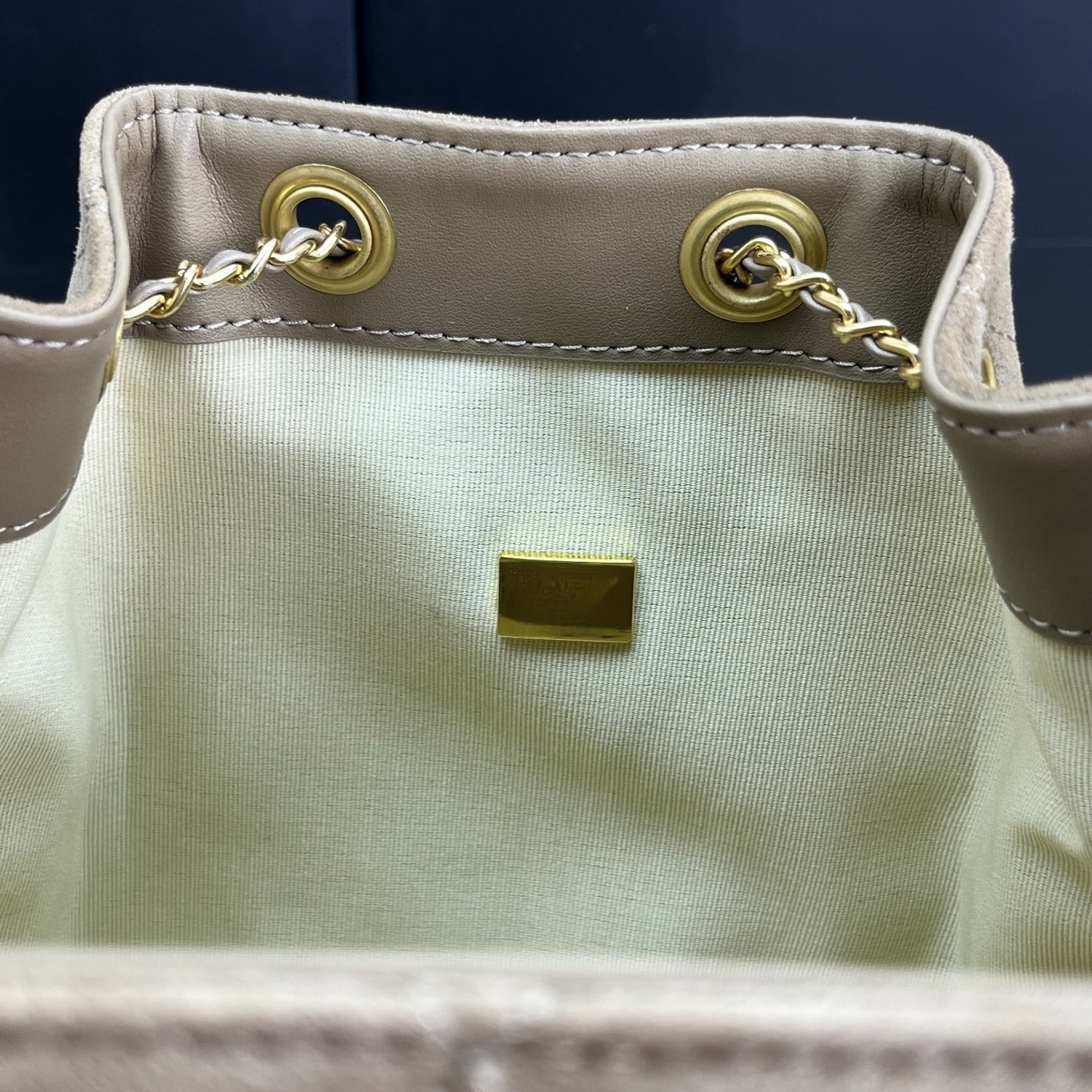 Women's new Joker high-capacity suede leather drawstring chain design backpack