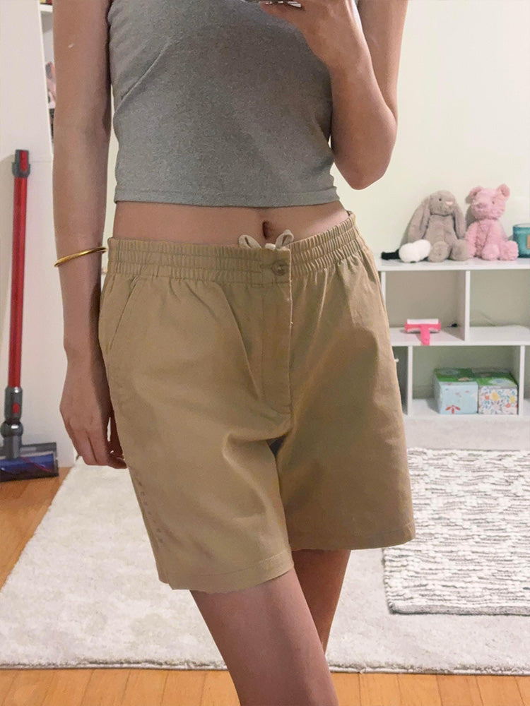 גברים ונשים עם אותם מכנסיים קצרים קז'ואל בסגנון זוג ג'וקר חדשים עם רוכסן במותן אלסטי.