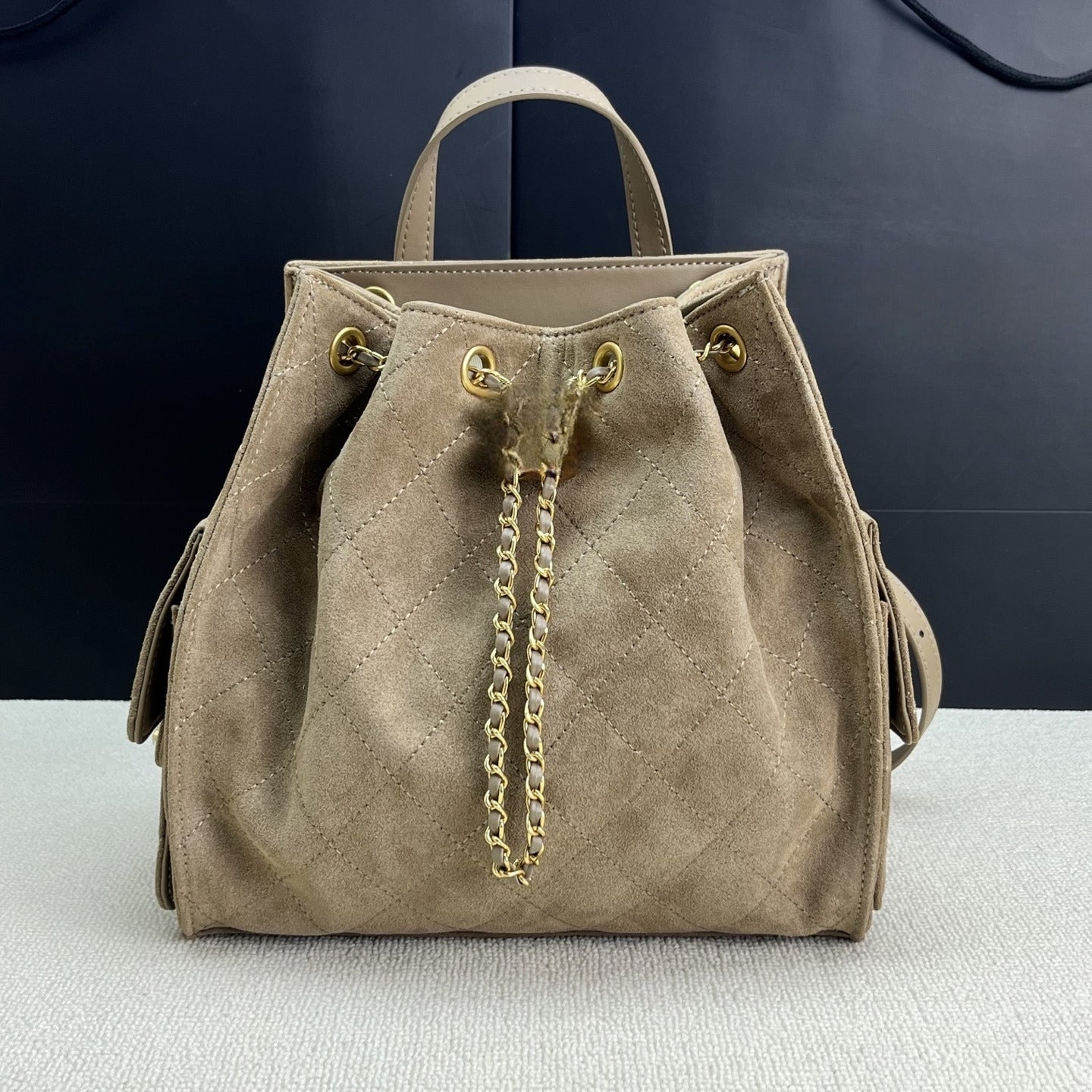 Women's new Joker high-capacity suede leather drawstring chain design backpack