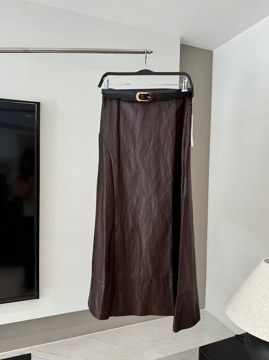 חצאית מידי בגזרה מזדמנת עם חגורה לנשים