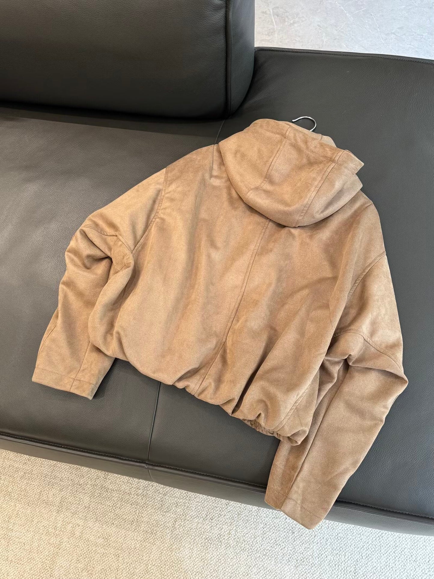 מעיל טיסה עם קפוצ'ון וטקסטורת זמש אופנתית חדשה לנשים