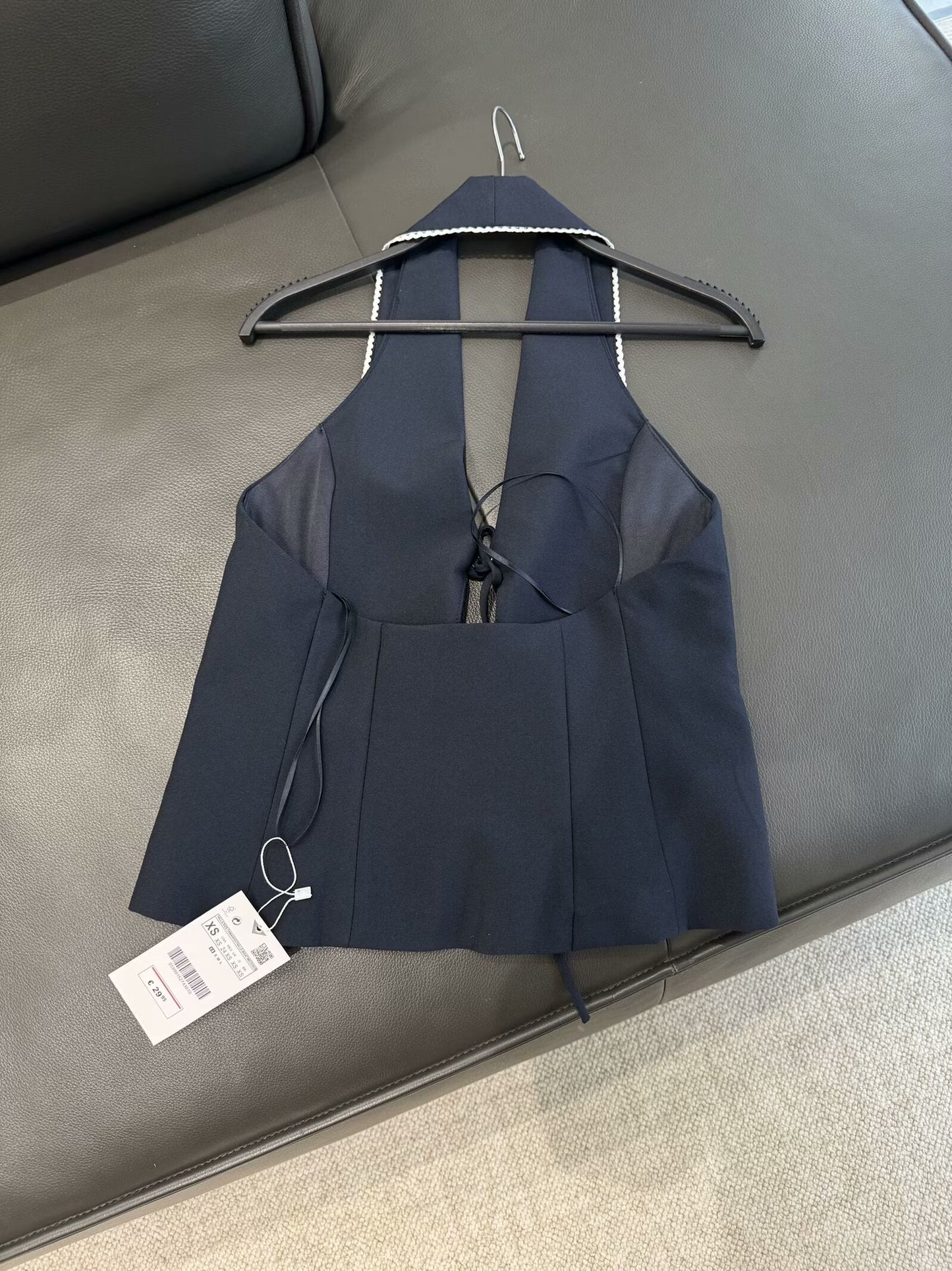 טופ אופנה חדשה לנשים לשנת 2025 עם קשירה וצווארון תלוי