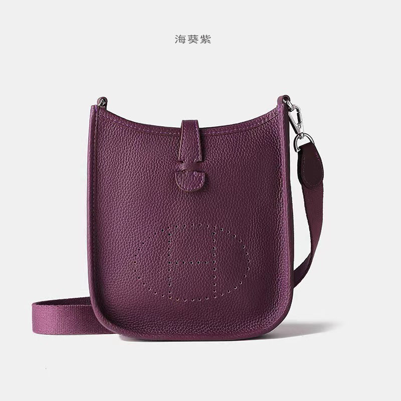 Women's New Fashion Joker Cowhide Shoulder Crossbody Bag with A High Sense of Hollowing Out The Commuter Bag.