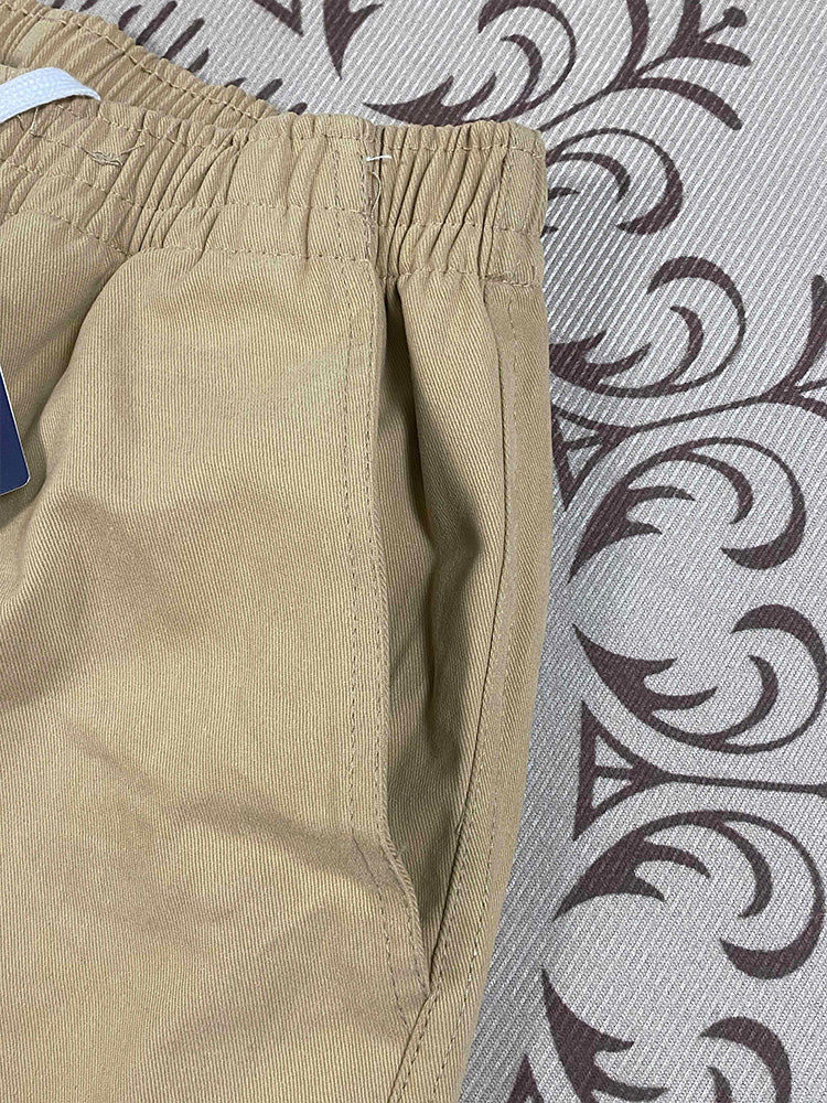 גברים ונשים עם אותם מכנסיים קצרים קז'ואל בסגנון זוג ג'וקר חדשים עם רוכסן במותן אלסטי.