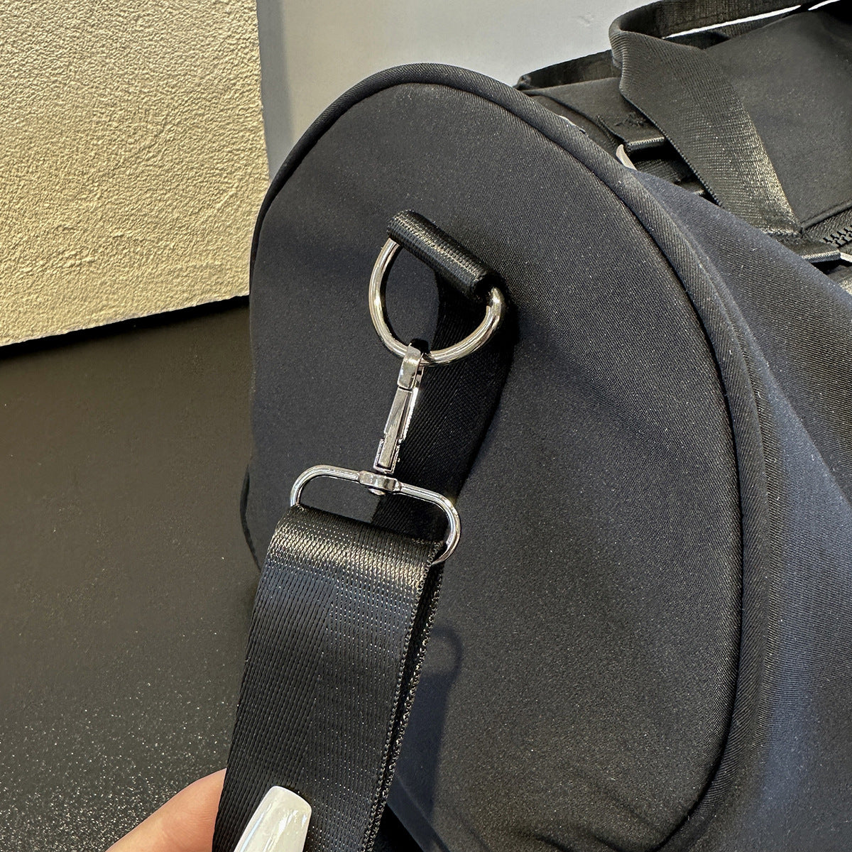 Men's and Women's Fitness Bags, Portable Training Bags, Sports Bags, Independent Shoes, Large-capacity Travel Bags.