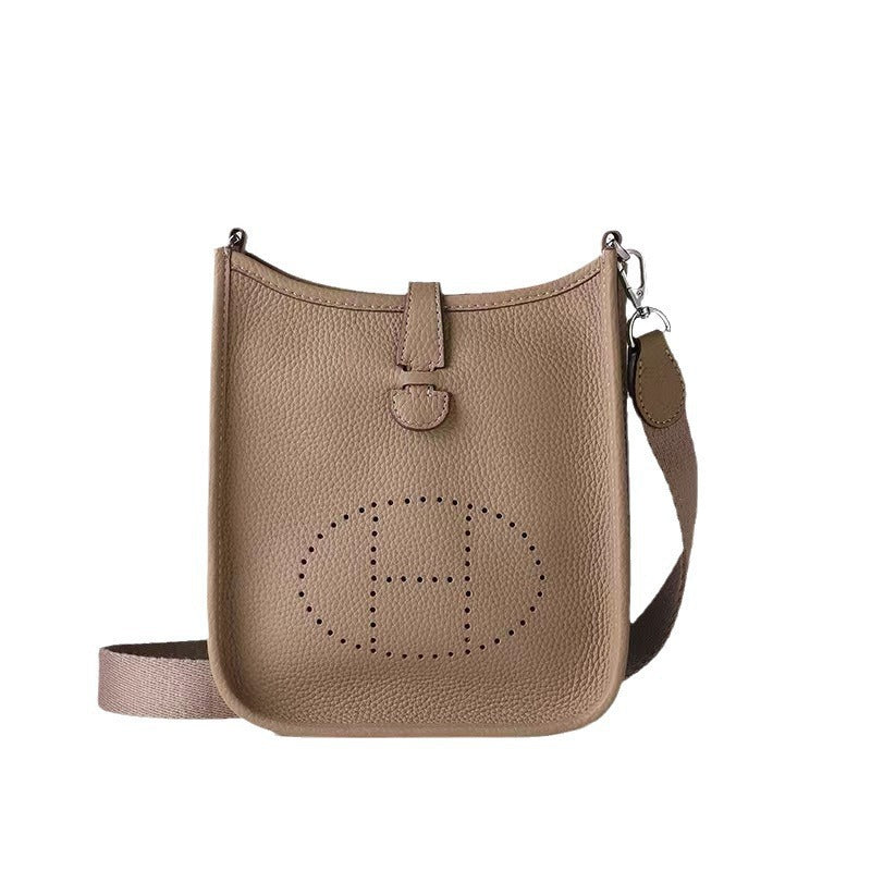 Women's New Fashion Joker Cowhide Shoulder Crossbody Bag with A High Sense of Hollowing Out The Commuter Bag.