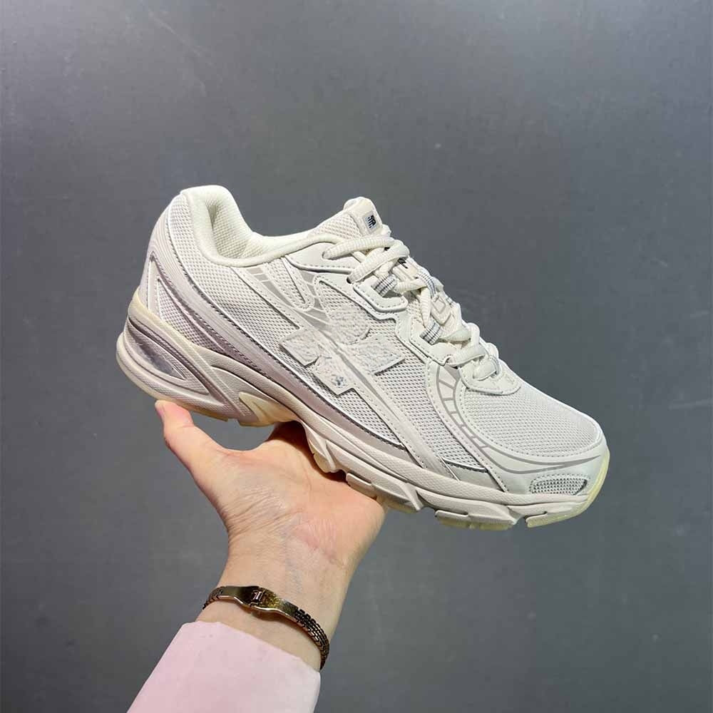 Men and Women with The Same New Casual Joker Sneakers Mesh Breathable Sports Jogging Shoes.