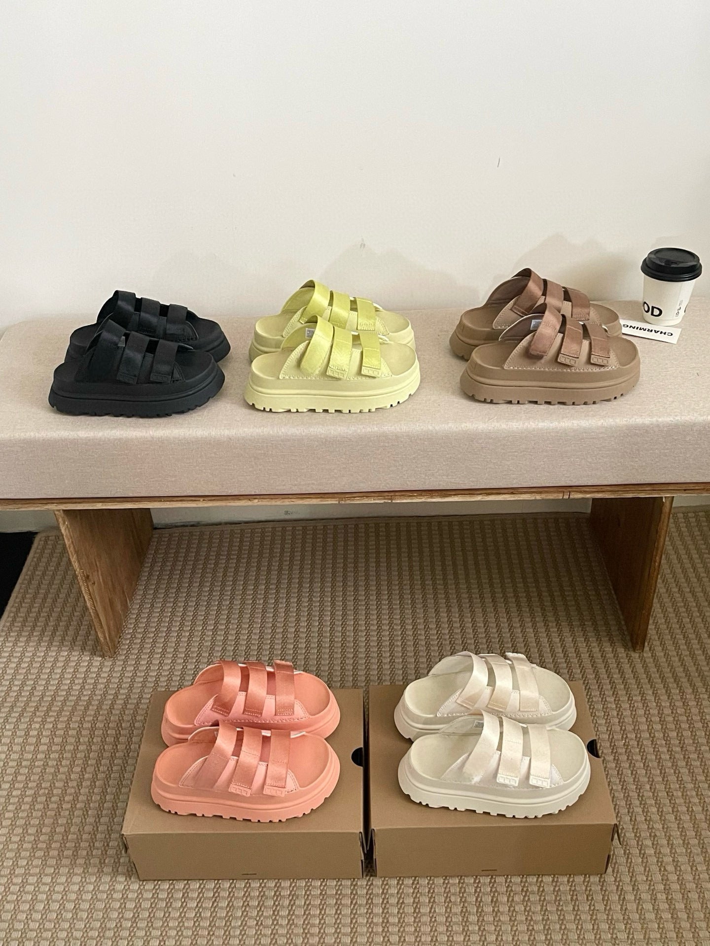 Women's New Fashion Joker Casual Thick-soled Hook and Loop Soft-soled Candy-colored Slippers and Sandals Have A Shoe Box.