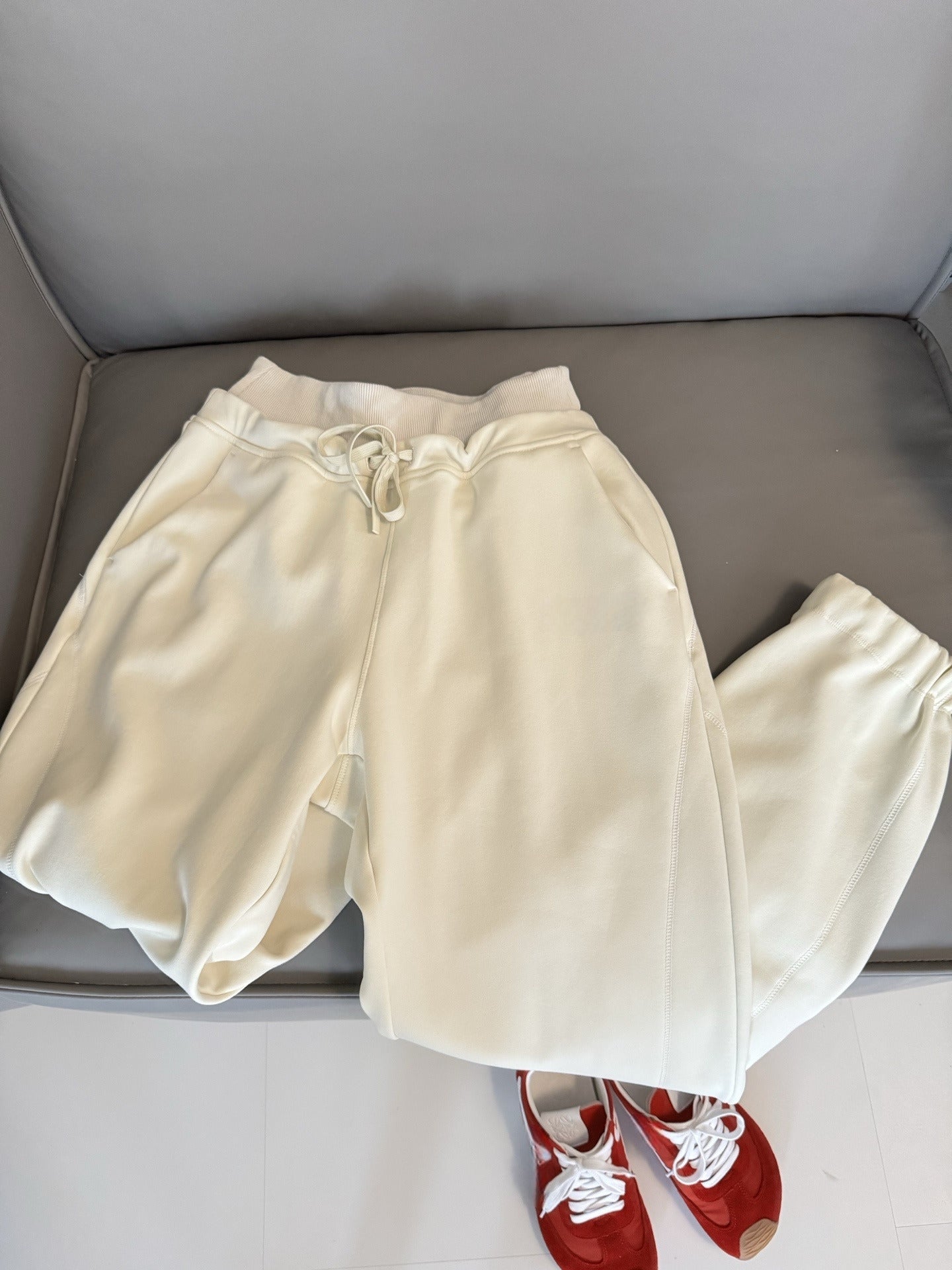 מכנסי ספורט גבוהים עם מותן כפול מוברש לנשים של LU