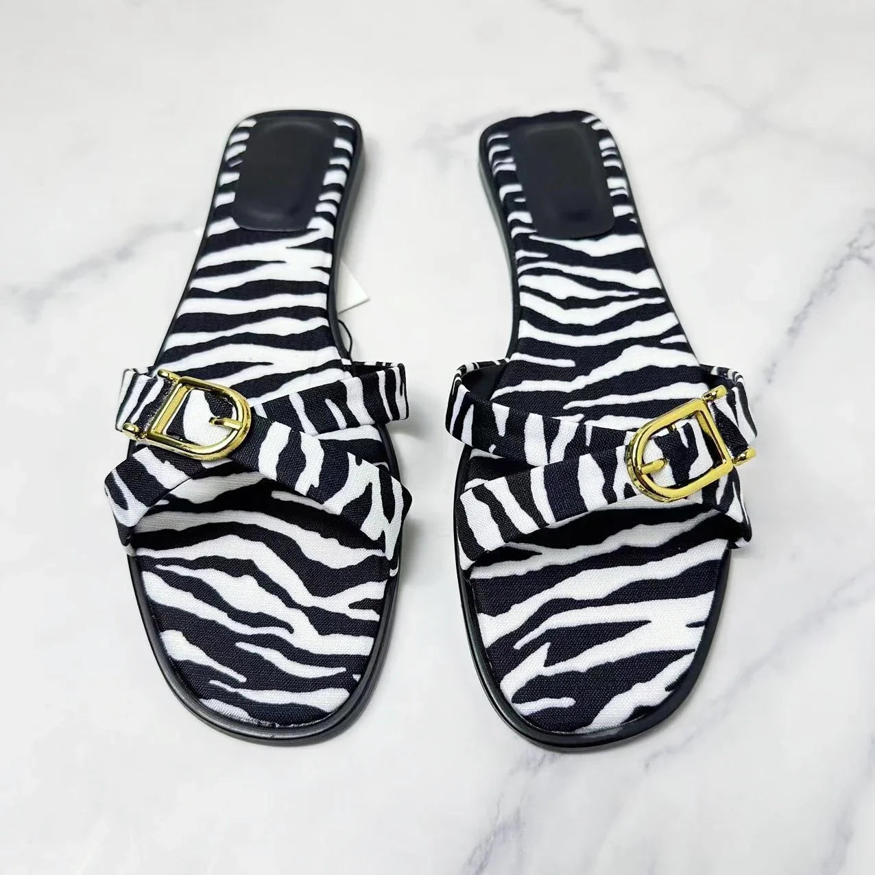 New 2024 Fashion Women's Flat Slippers Square Head Joker Cross Belt Travel Leisure Slippers Women