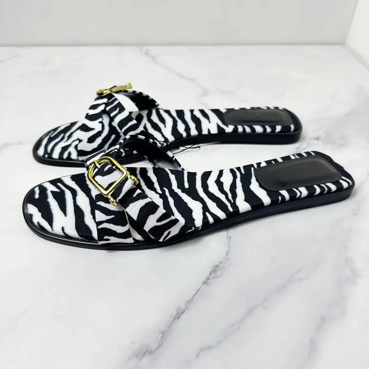 New 2024 Fashion Women's Flat Slippers Square Head Joker Cross Belt Travel Leisure Slippers Women