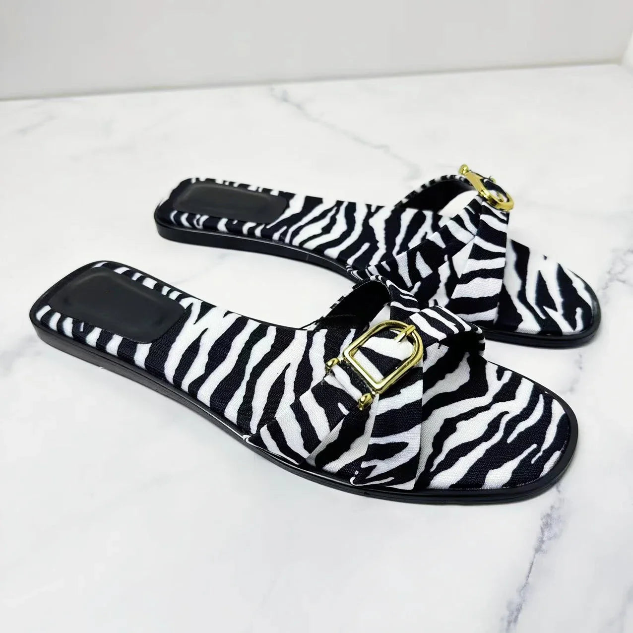 New 2024 Fashion Women's Flat Slippers Square Head Joker Cross Belt Travel Leisure Slippers Women