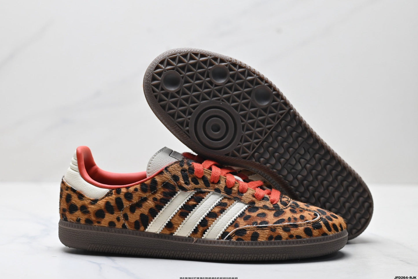 Men's and women's new leisure Joker Leopard-printed German training football style low-cut leisure sports shoes have a shoe box.