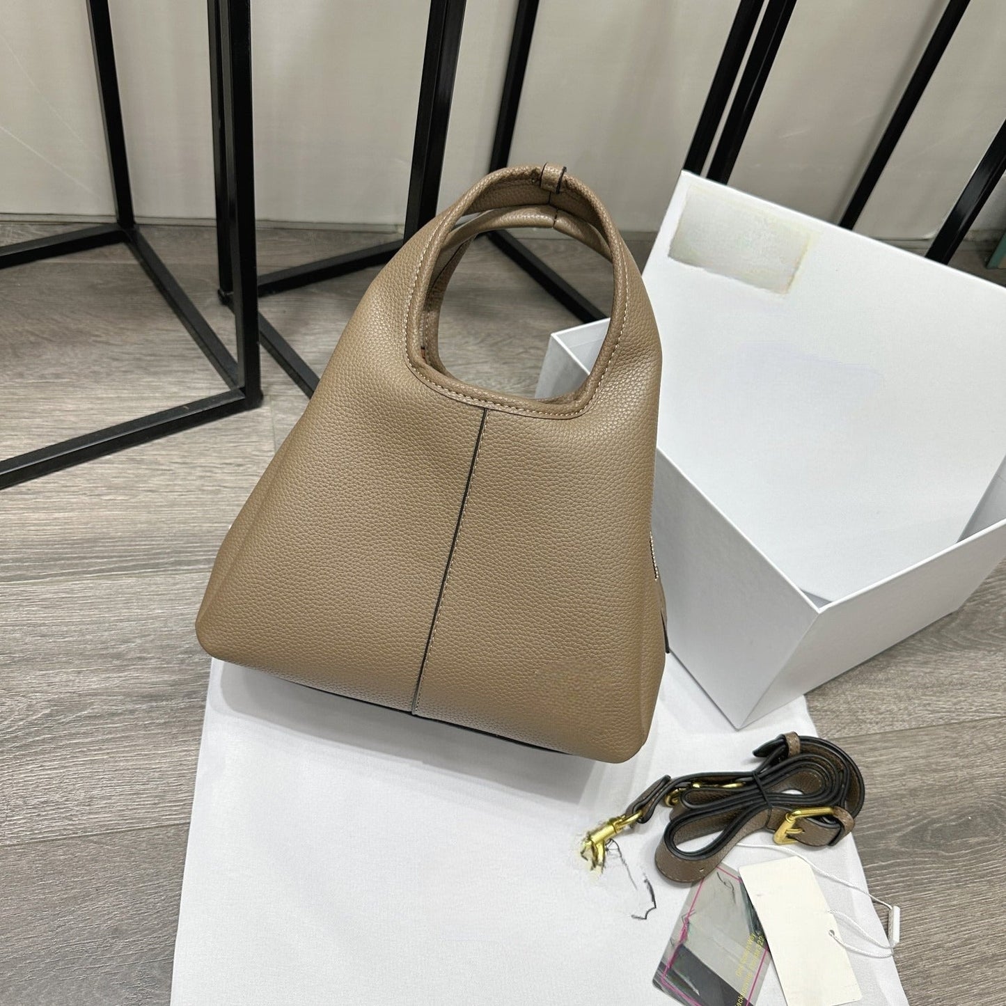 Single shoulder messenger bag retro handbag vegetable basket bag have a shoe box