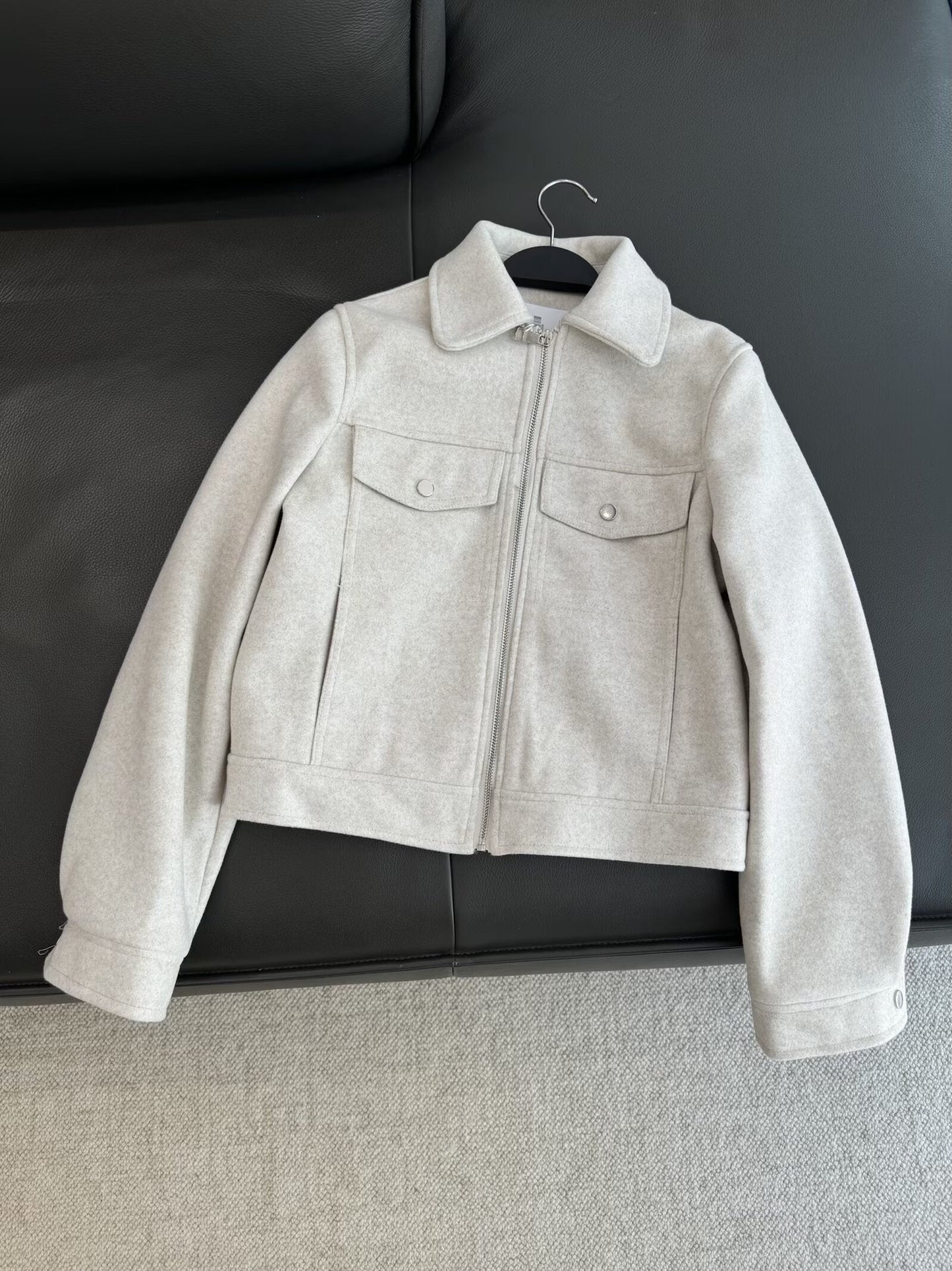 מעיל אופנה חדש לנשים לשנת 2025 עם רוכסן ומרקם רך