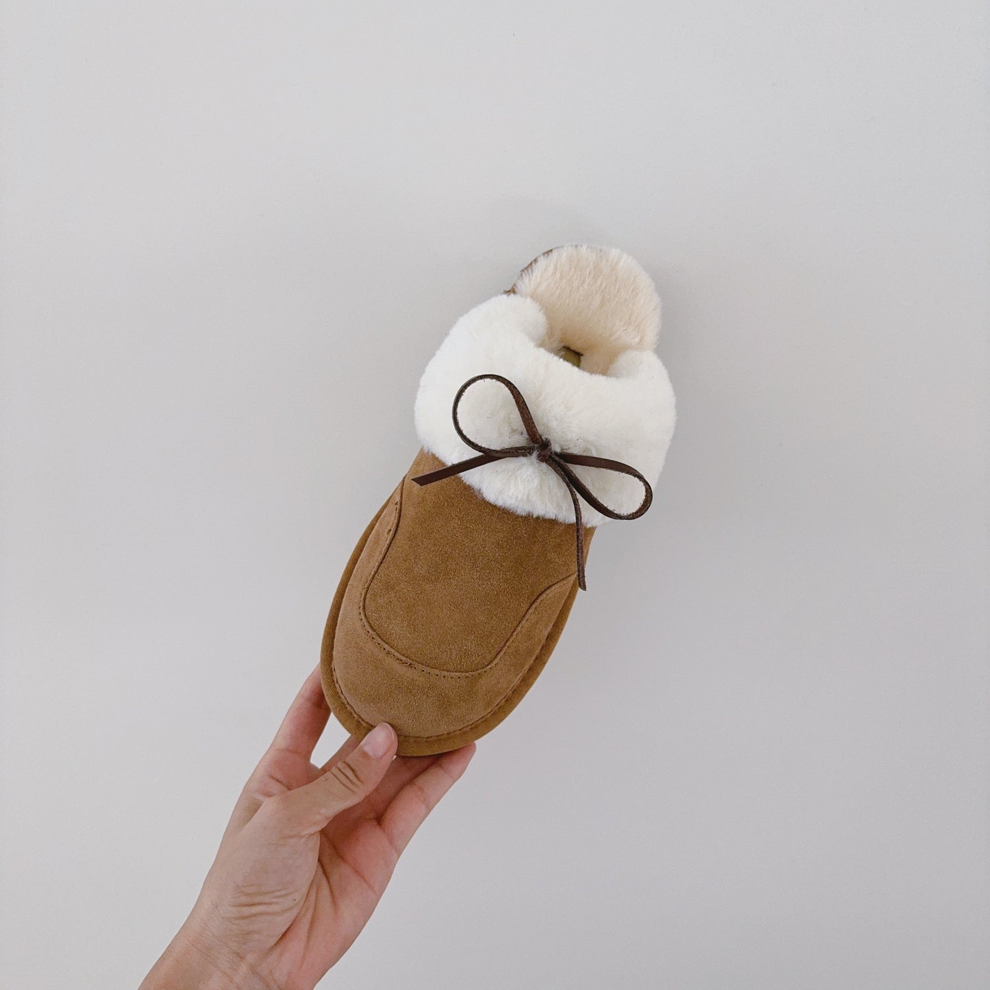 New winter warm plus velvet slippers have a shoe box