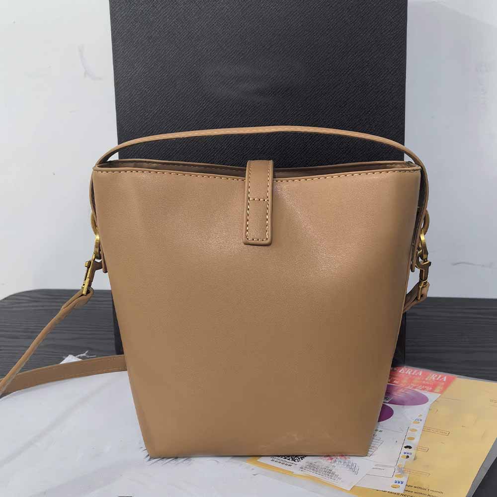 תיק דלי לנשים עם קופסה, תיק אופנה חדשה עם קיבולת גדולה של ג'וקר ואביזרים של אותיות