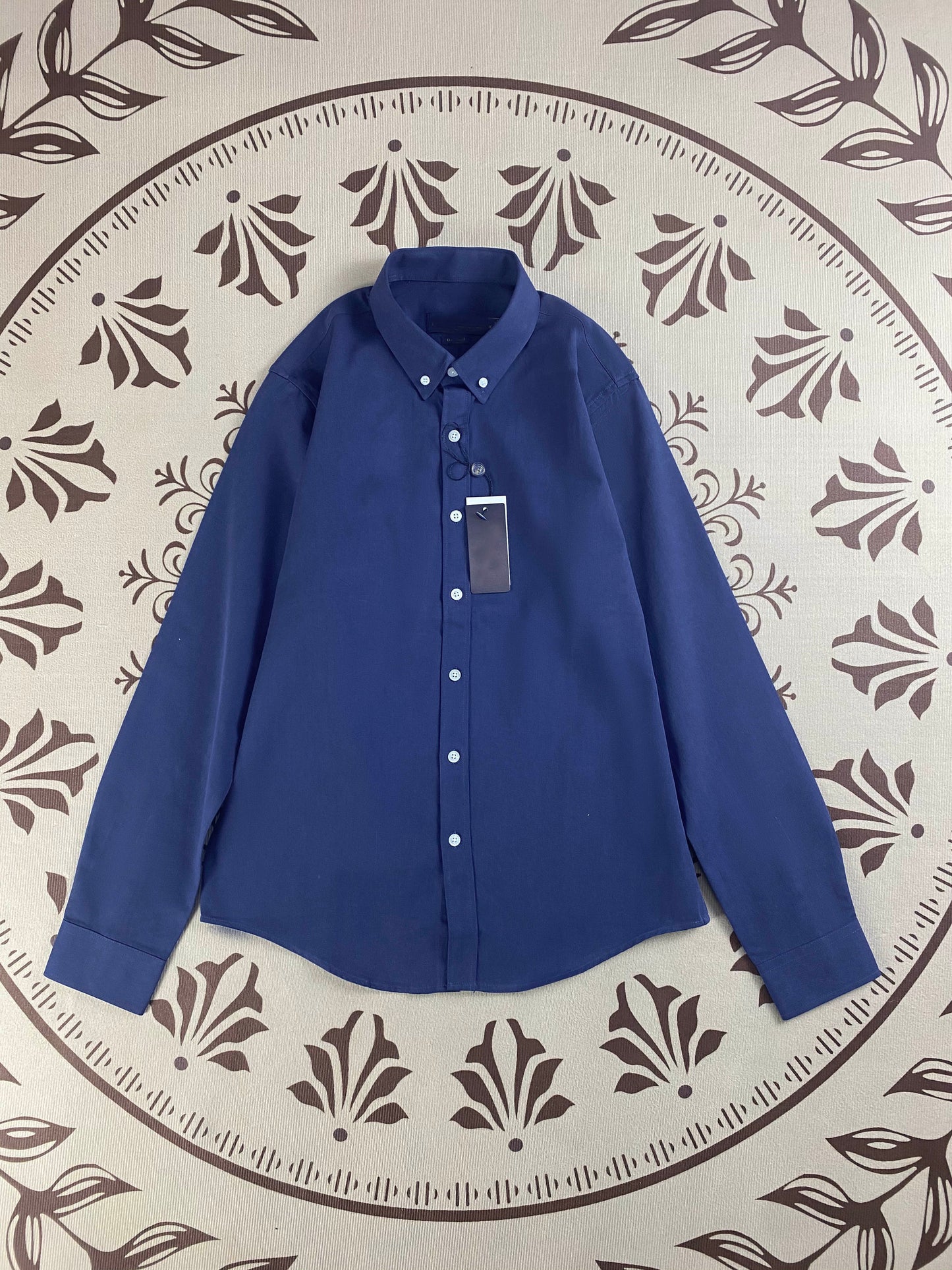 גברים ונשים עם אותה חולצת ג'וקר עם שרוולים ארוכים וקז'ואלית חדשה לזוג, רקומה מכותנה.