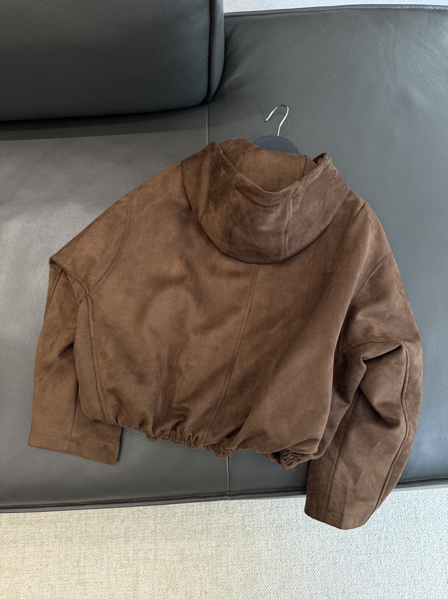 מעיל טיסה עם קפוצ'ון וטקסטורת זמש אופנתית חדשה לנשים