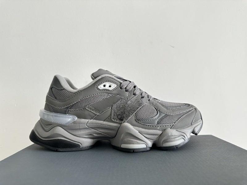 Men's and Women's New Casual Joker Sneakers Mesh Breathable Platform Shock-absorbing Running Shoes.