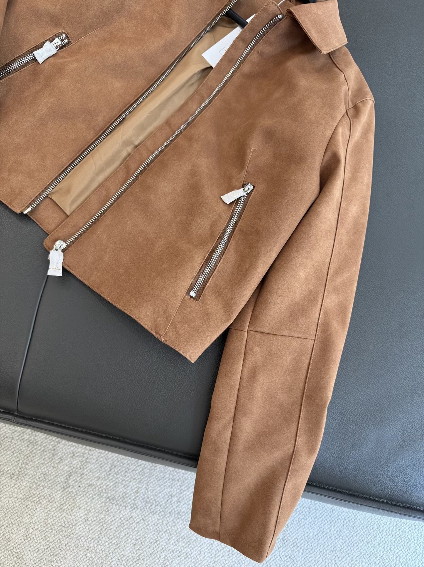 מעיל דמוי עור קצר עם דש קצר לנשים לשנת 2025