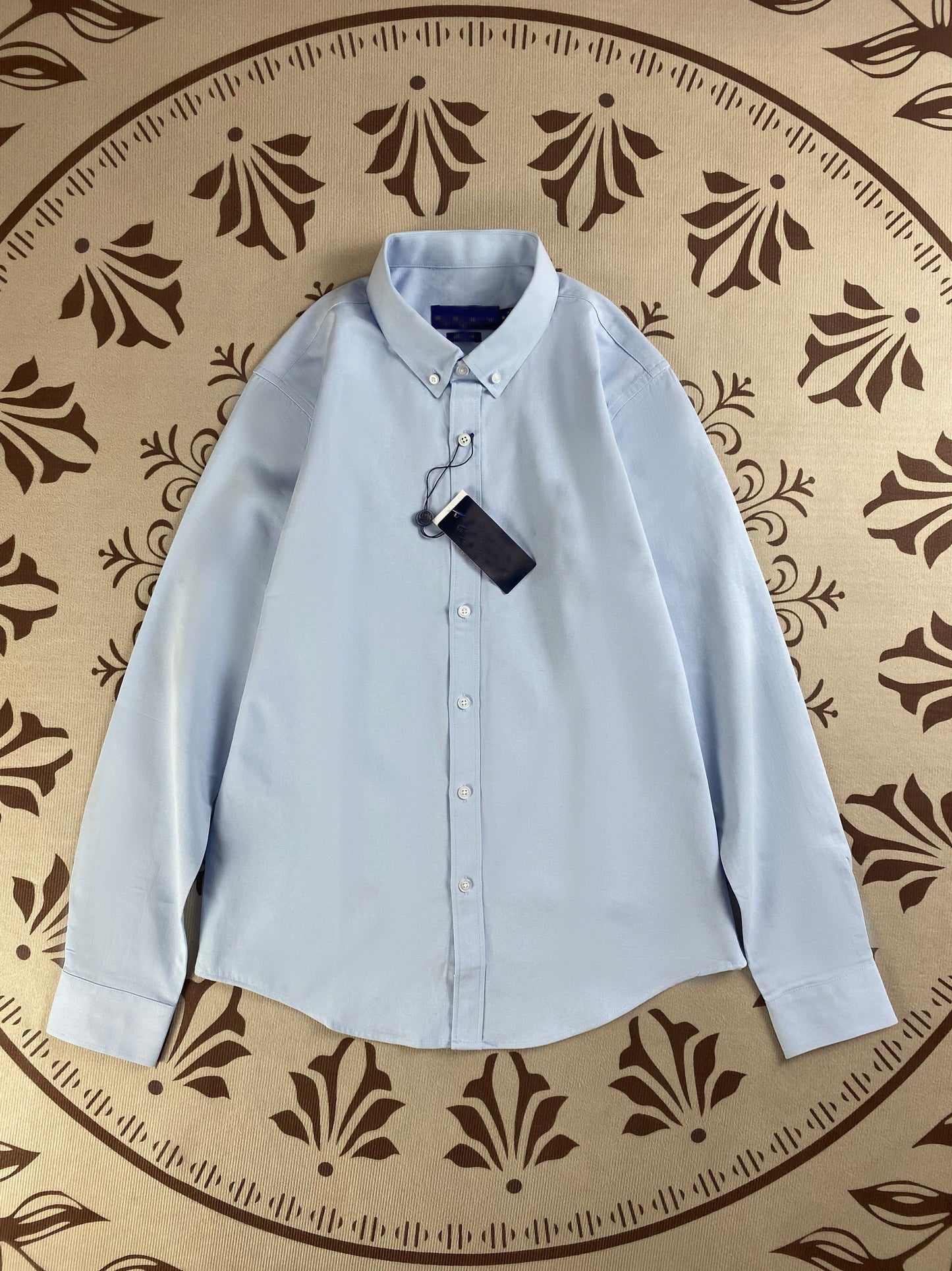 גברים ונשים עם אותה חולצת ג'וקר עם שרוולים ארוכים וקז'ואלית חדשה לזוג, רקומה מכותנה.