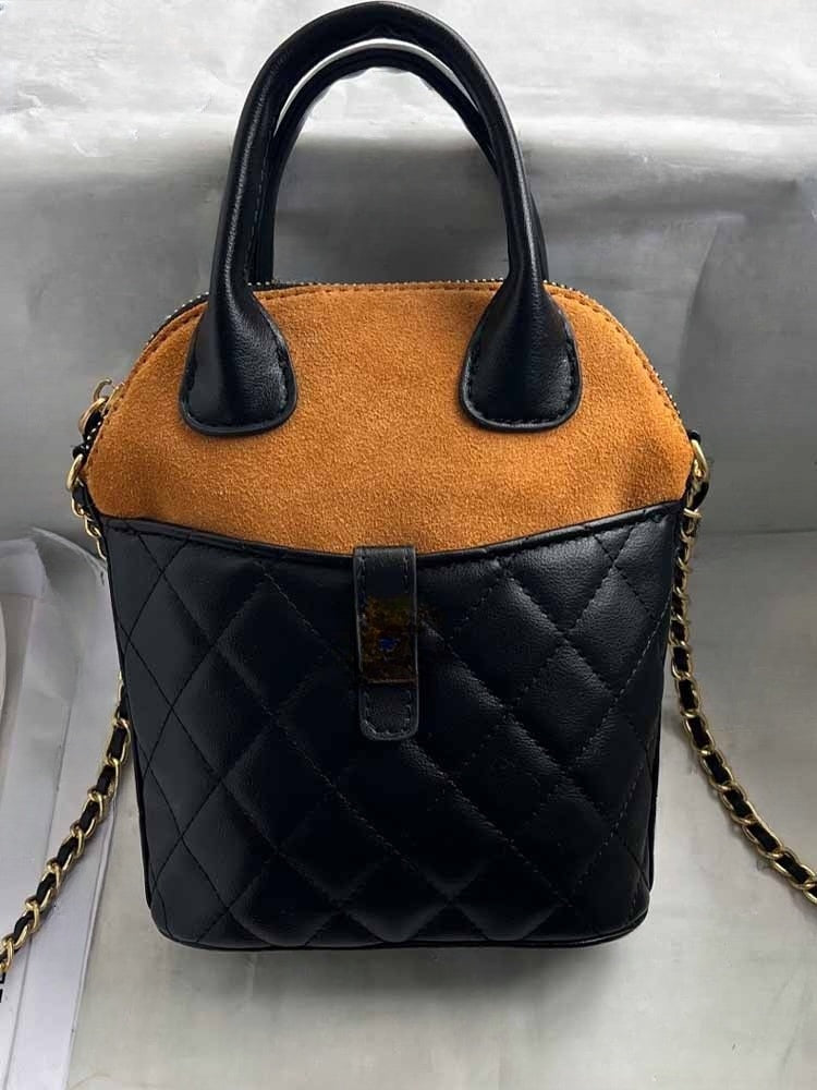 תיק קלאץ' כתף מתכוונן חדש לנשים בסגנון ג'וקר בסגנון מעוין, עשוי משרשרת זהב ישנה. 