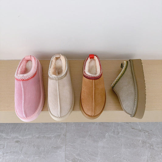 Women's embroidered thick-soled semi-mopped snow boots have a shoe box