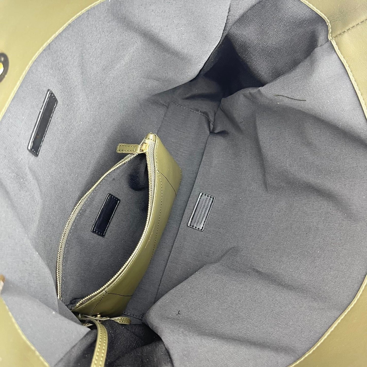 Women's New Fashion Joker Large Capacity Metal Chain Shoulder Strap with Wallet Shoulder Bag.